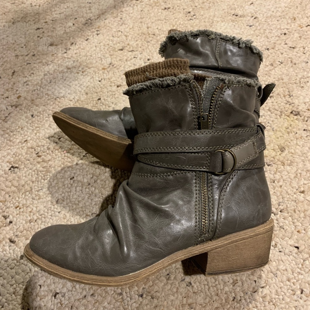 American Rag cute gray ankle boots women’s size 7